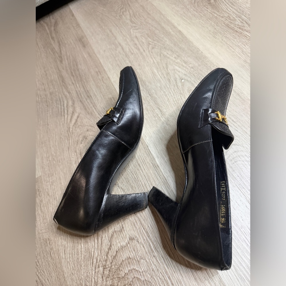 Gucci Black Leather Loafers with Gold Horsebit Chain - Picture 5 of 9